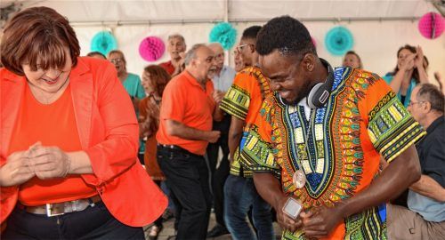 Gemeinsam auf der Tanzfläche: Beim „Fest der Kulturen“ waren Berührungsängste fehl am Platz. Fotos Thomae