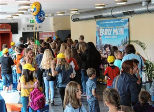 Großer Andrang beim VR-Kinotag im Citydome. Foto Volksbank Raiffeisenbank Rosenheim-Chiemsee