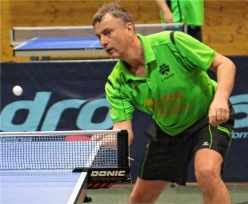 Günther Englmeier vom TuS Bad Aibling sicherte sich den Titel des internationalen bayerischen Meisters im Einzel und auch im Doppel.Foto Erlich