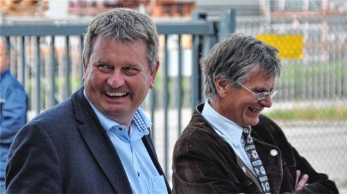 Gut gelaunt in eine gemeinsame Zukunft: New Eco Tech-Chef Wenner (links) und Binder-Geschäftsführer Johann Binder.Foto  hon