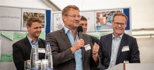 Haben an Lösungen für transalpinen Verkehr mitgewirkt (von links): Joachim Lößlein (BSH Hausgeräte GmbH, Traunreut), Thomas Eberl (Eberl – Internationale Spedition GmbH und Co. KG, Aiging), Roland Klement (Schmitz Cargobull AG, Horstmar), Mirko Pahl (TX Logistik AG, Bozen). Foto re