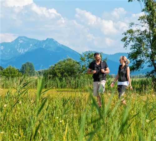 Herrliche Aussichten und ein unvergleichliches Naturerlebnis bietet der Salz-Alpensteig, der von Prien bis Obertraun in Österreich geht. Foto chiemsee alpenland tourismus