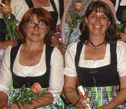 Hoffen auf Ablösung, bleiben aber kommissarisch für die KFD Stephanskirchen in der Verantwortung (von links): Renate Hofmann (Kassiererin) und Christine Wallisch (Vorsitzende).Foto  re