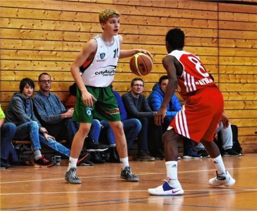 Jonas März (links) gehört zu den besten Basketballern seines Jahrgangs. Foto re