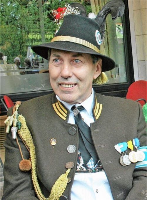 Josef Entfellner, Hauptmann der Gebirgsschützenkompanie Endorf. Erlernt hat Entfellner Landwirtschaft und Bootsbauer. Dann war er viele Jahre selbstständiger Unternehmer und Produzent von Kunststoffverkleidungen für Omnibusse und Baumaschinen.Foto re