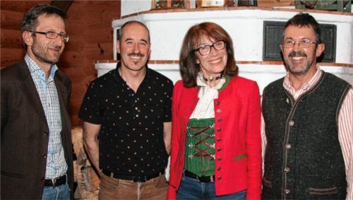 Kamingespräche als Impulsgeber fürs Priental: Georg Antretter, Alexander Egger, Lilo Trappmann und Sebastian Pertl (von links).Foto re