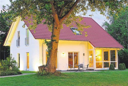 Licht an, Rollos hoch: Zeitschaltuhren helfen dabei, das Haus bewohnt aussehen zu lassen. Fotos dpa