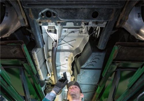 Mangel ist nicht gleich Mangel – Ab Mai gelten neue Regeln zur Mangeleinstufung bei der Hauptuntersuchung. Foto  Marijan Murat/dpa