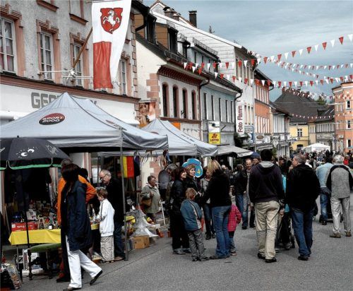 Musik, Flohmarkt, kulinarische Spezialitäten, Kinderrallye und vieles mehr sind auf dem Straßenfest geboten.