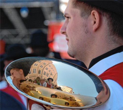 Musizieren, sporteln, sich begegnen: Darum geht es in Vereinen, ohne die das gesellschaftliche und kulturelle Leben in Rosenheim nicht so vielfältig wäre. Doch immer mehr Bürokratie macht den Ehrenamtlichen zu schaffen.