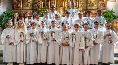 Nach intensiver Vorbereitung Erstkommunion gefeiert