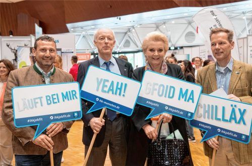 Oberbürgermeisterin Gabriele Bauer mit Vertretern der IHK Rosenheim bei der Jobfit!Fotos Schlecker