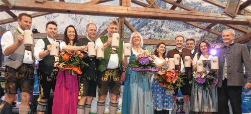 „O‘zapft is“ beim Frühlingsfest in Großkarolinenfeld – Riesen-Carrerabahn zum Familientag