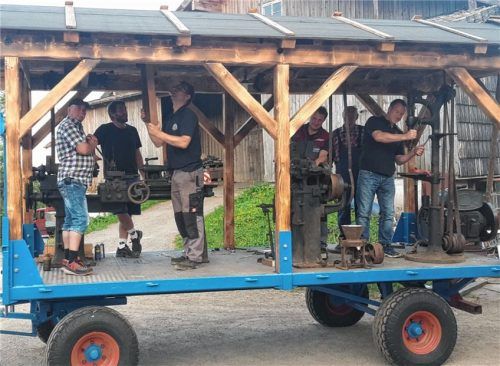 Premiere feiert diese mobile Werkstatt beim Oldtimertreffen in Höslwang.Foto  Stübl