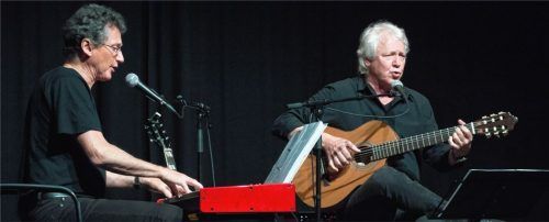 Sangen vom „Kriminal-Fango“ im Prienavera: Uli Bauer und Thomas Bogenberger (rechts). Foto Berger