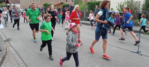 Schüler „erlaufen“ 9800 Euro Spenden