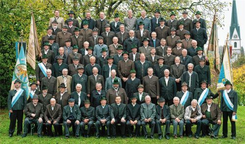 Seit 180 Jahren setzt sich die Krieger- und Soldatenkameradschaft Prien für Werte wie Treue, Zuverlässigkeit und Beständigkeit ein und mahnt das Gedenken der Gefallenen und Kriegsopfer an. Das Jubiläum wird vom 24. bis 28. Mai gefeiert. Fotos berger