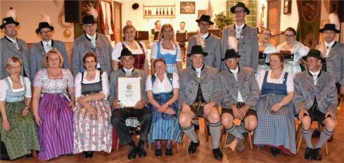 Seit 70 Jahren dem Trachtenverein Edelweiß treu