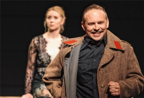 Spielen beide das Lied vom Tod: Hannah und Konstantin Moreth als Fräulein Else und Leutnant Gustl. Foto Flamm