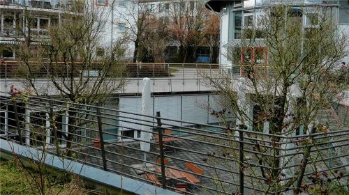 Vor 25 Jahren wurde die Wohnanlage für geistig Behinderte in der Aventinstraße eingeweiht. Im Emmy-Schuster-Haus konnten viele Betroffene zum ersten Mal im Leben ein eigenes Zimmer beziehen.Foto Bi