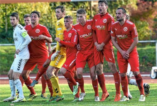 Wenn die 1860-Defensive von Beginn an zusammensteht, so wie hier im Hinspiel, dann sollte es in Burghausen mit dem einen Punkt klappen.Foto Ziegler