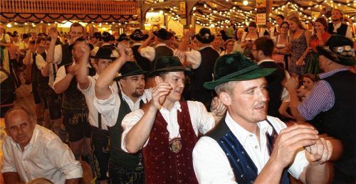 Wer bei der Wiesn mitplatteln will, kann es lernen: beim Kurs des Trachtenvereins D`Innviertler. Foto re