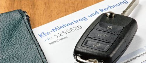 Wer im Urlaub einen Mietwagen nutzt, sollte sich vorher um die Vertragsdetails kümmern. Foto  KFZ-Gewerbe/fotolia/Björn Wylezich
