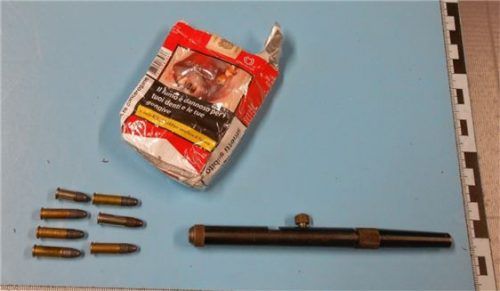 Wie im Agentenfilm: Bei einer Kontrolle stellten Schleierfahnder einen Schießkugelschreiber sicher. Foto Polizei