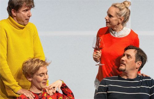 Zwei Paare mit gewissen Geheimnissen: (von links) Uwe Kosubek, Pia Kolb, Daniela Voß und Florian Fisch.Foto Flamm