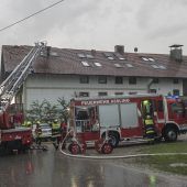 Paar überlebt Blitzschlag in Wohnung