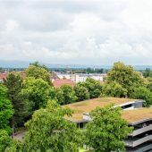 Hoch hinaus  will geübt sein: Feuerwehrmänner trainieren an der Drehleiter