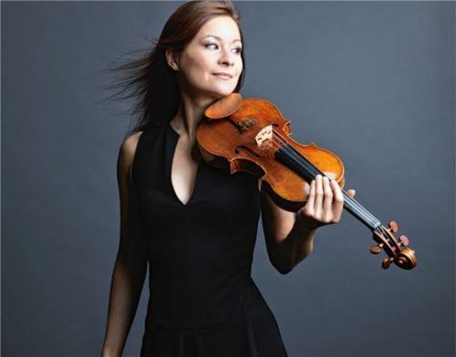 Arabella Steinbacher spielt zu Abschluss der Ateliertage in Hafendorf am 8. Juli. Foto Rigaud