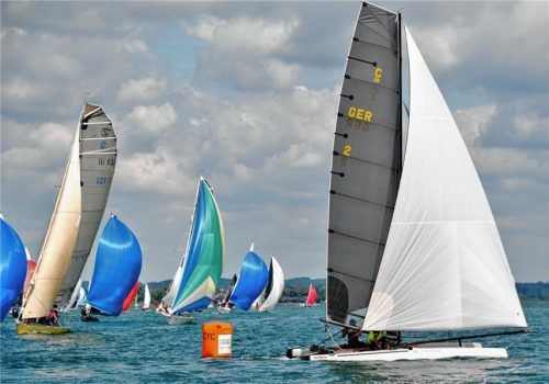 Beim „Blauen Band“ des Chiemsee Yachtclubs blies guter Wind.Foto Niessen