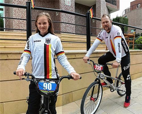 Celina und ihr Vater Jan Brunn vom Maloja-BMX-Team aus Kolbermoor nahmen an der Weltmeisterschaft in Baku (Aserbaidschan) teil.Foto Brunn