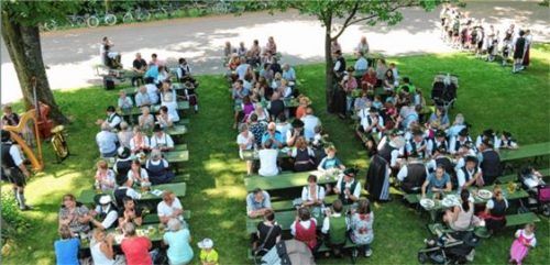Da schlug das bayerische Herz höher: Sonniger Frühschoppen im Rathauspark