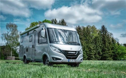 Dank der Kombination mit dem innovativen, gewichtsoptimierten SLC-Chassis und dem GFK-Leichtbauboden von Hymer soll die neue Reisemobilgeneration über einen besonders leichten und stabilen Aufbau sowie ein hohes Maß an Sicherheit und Fahrkomfort verfügen.