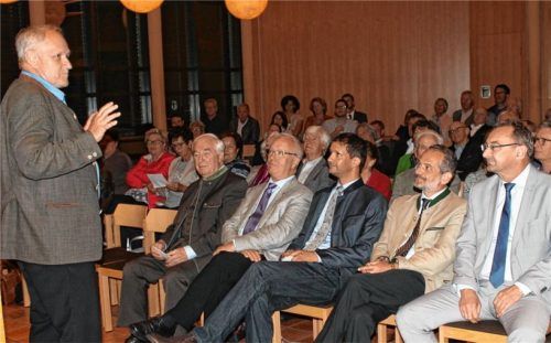 „Das G8 war Mist“: Josef Kraus sprach bei einer Veranstaltung des Wirtschaftsbeirates Bayern in Rosenheim wieder einmal Klartext. Foto heinz