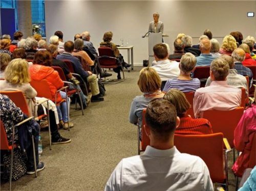 Das Interesse an Lesung und Diskussion war riesig.