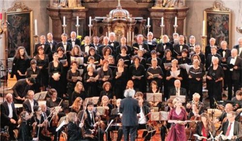 Das letzte Musiksommer-Konzert des Chors von St. Nikolaus dirigierte noch Josef Überacker, nun liegt die Leitung in den Händen von Michael Bachmann. Foto Weinzierl