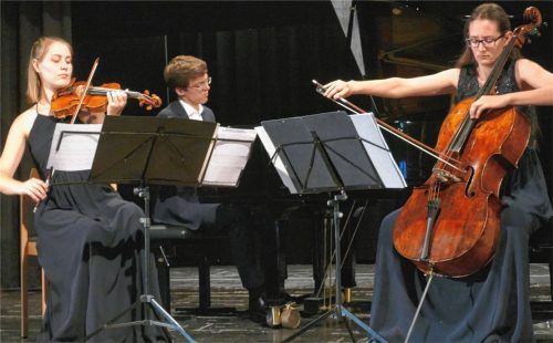 Das – noch namenlose – Klaviertrio bestand aus Marita Hörberg (Geige), Thomas Schuch (Klavier) und Katarina Schmidt (Cello). Foto Janka