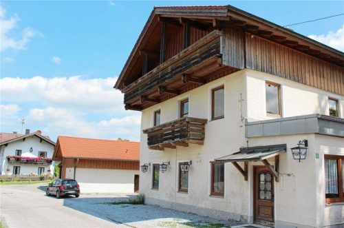 Der frühere Brückenwirt soll zu Wohnungen für Speditionsmitarbeiter umgebaut werden.Foto Steffenhagen