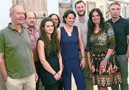 Der gewählte Grünen-Vorstand: Peter Weigel (von links), Franz Lukas, Sandrine Liersch, Maria Förg, Verena Weindel, Martin Knobel, Judith Kley-Stephan und Franz Meier.Foto re