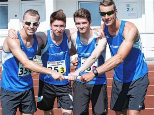 Die 4-mal-2,5-Kilometer-Staffel des PTSV Rosenheim mit Michael Pritzl, Lucas Kleibel, Niklas Kleibel und Simon Gaa (von links) siegte in Streckenrekord-Zeit.Fotos Stuffer
