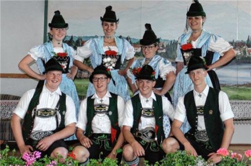 Die Aktiven der Auerbergler aus Altenmarkt setzten sich beim Gruppenplatteln hauchdünn gegen die Alztaler aus Truchtlaching durch.