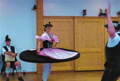 Die Bestplatzierte Andrea Zehetmair beim „Drahn“ mit Stefan Staudinger.Foto re