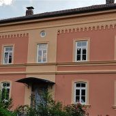 Blick frei auf historische Fassade