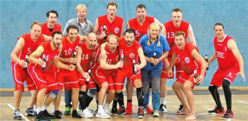 Die Sechziger-Basketballer sind deutscher Meister in der Ü35-Klasse.Fotos Michael Witte