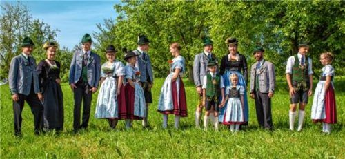 Die Trachten der Lindntaler auf einen Blick.