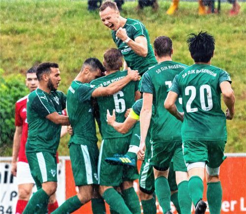 Dreimal konnten die Sportbund-Kicker gestern in Saaldorf jubeln.Fotos Bittner