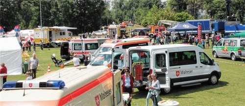 Eine Leistungsschau im Mangfallpark rundete die Geburtstagsfeier der Rosenheimer Malteser ab.Fotos Resiner